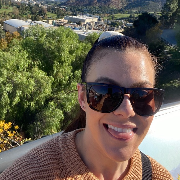 Meet your Posher, Kate - Picture 2 of 2